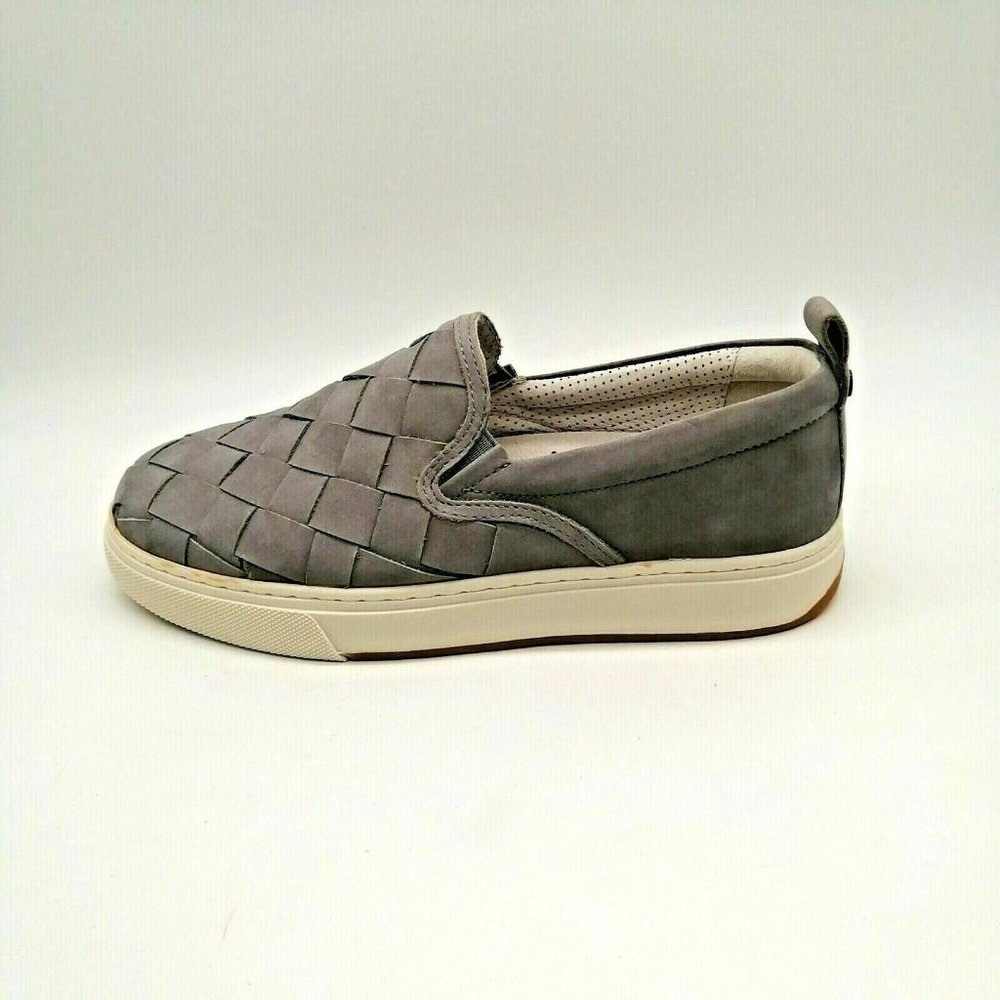 J Slides Womens Junior Slip On Sneaker 7.5 M NEW